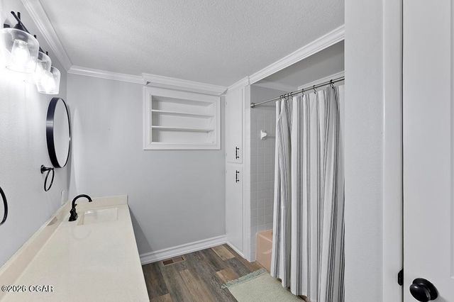 606 Meadowmere Drive, Webb City, MO 64870