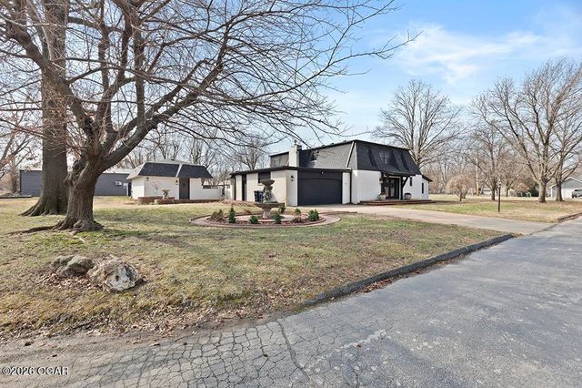 606 Meadowmere Drive, Webb City, MO 64870