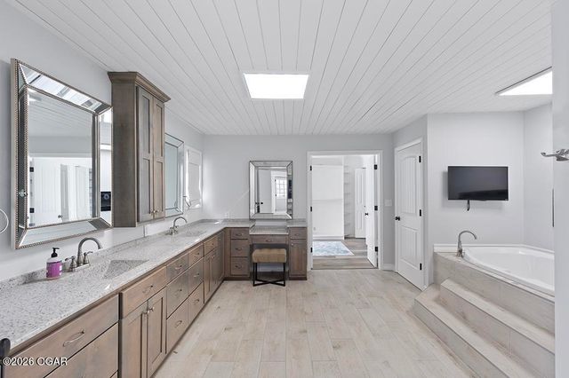 606 Meadowmere Drive, Webb City, MO 64870