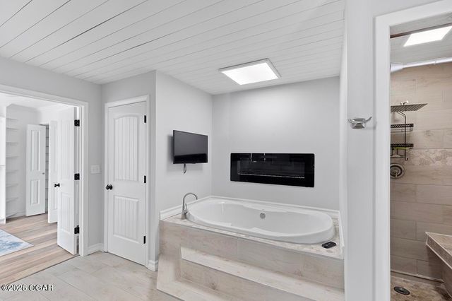 606 Meadowmere Drive, Webb City, MO 64870