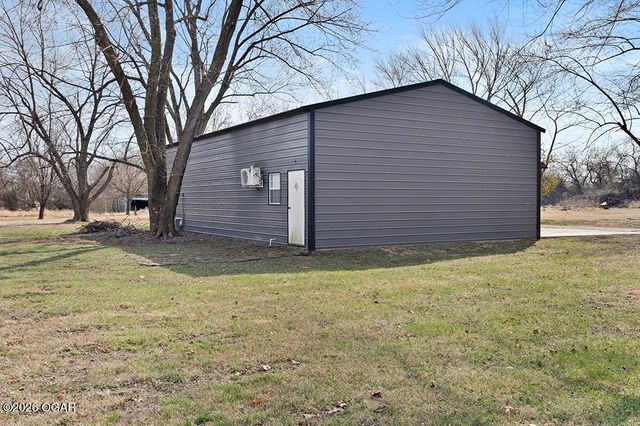 606 Meadowmere Drive, Webb City, MO 64870