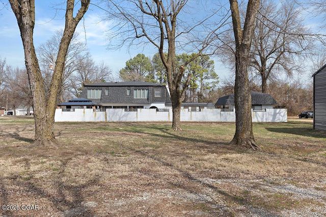 606 Meadowmere Drive, Webb City, MO 64870