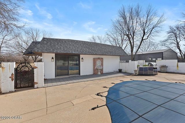 606 Meadowmere Drive, Webb City, MO 64870