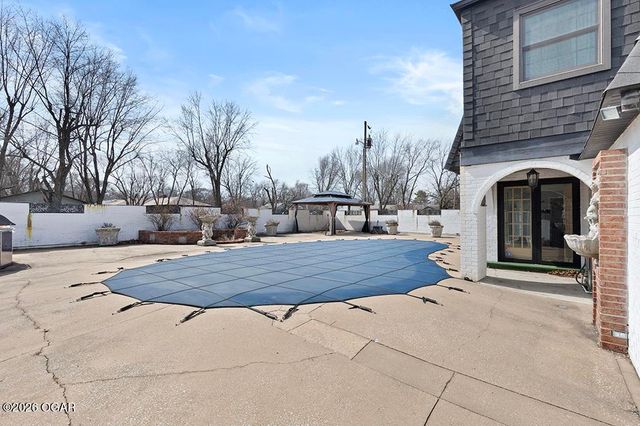 606 Meadowmere Drive, Webb City, MO 64870