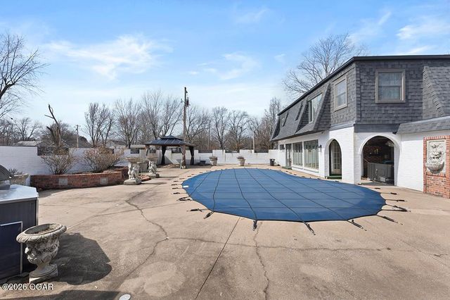 606 Meadowmere Drive, Webb City, MO 64870