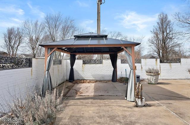 606 Meadowmere Drive, Webb City, MO 64870