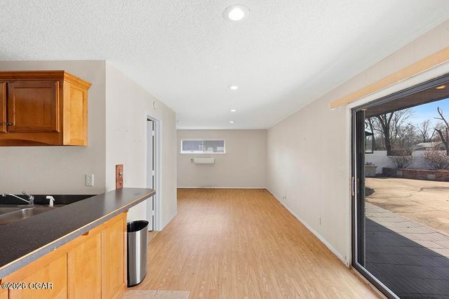 606 Meadowmere Drive, Webb City, MO 64870