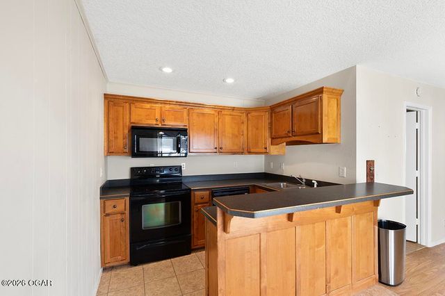 606 Meadowmere Drive, Webb City, MO 64870