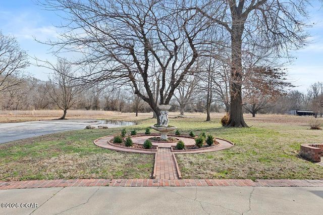 606 Meadowmere Drive, Webb City, MO 64870