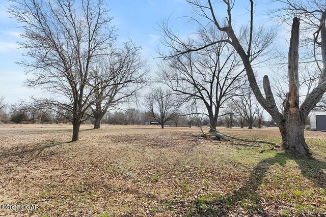 606 Meadowmere Drive, Webb City, MO 64870