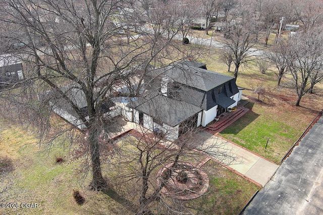 606 Meadowmere Drive, Webb City, MO 64870