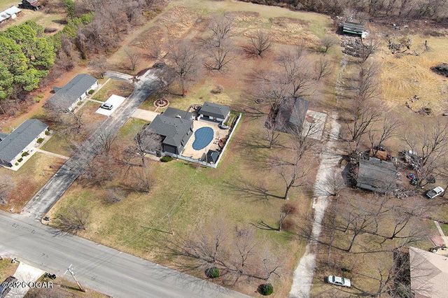 606 Meadowmere Drive, Webb City, MO 64870