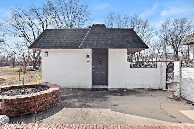 606 Meadowmere Drive, Webb City, MO 64870