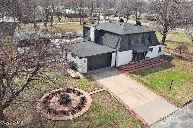 606 Meadowmere Drive, Webb City, MO 64870