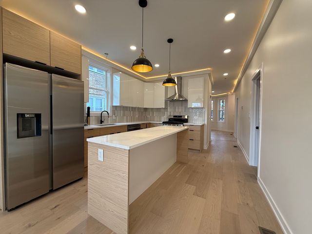 1641 S 57th Avenue, Cicero, IL 60804