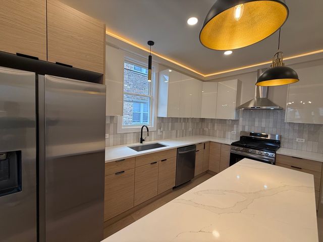 1641 S 57th Avenue, Cicero, IL 60804