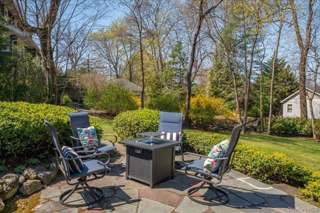 85 Lansdowne Drive, Larchmont, NY 10538