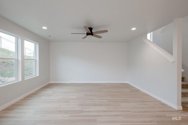 27 S Sweetgrass Pl, Nampa, ID 83651