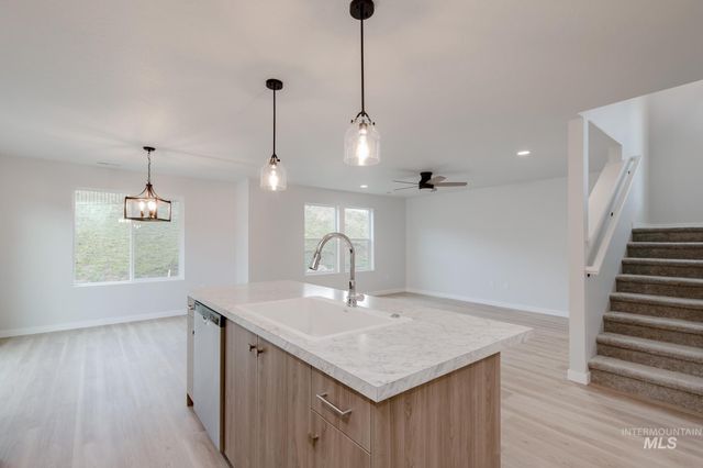 27 S Sweetgrass Pl, Nampa, ID 83651