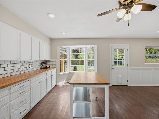 2732 Foxcroft Circle, Denton, TX 76209