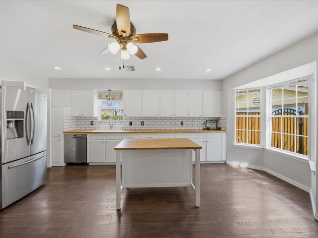 2732 Foxcroft Circle, Denton, TX 76209