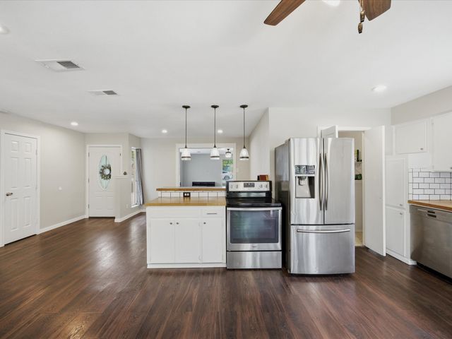 2732 Foxcroft Circle, Denton, TX 76209