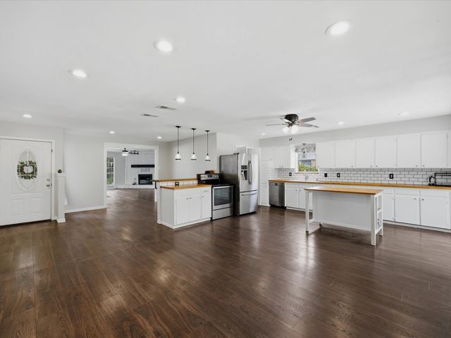 2732 Foxcroft Circle, Denton, TX 76209