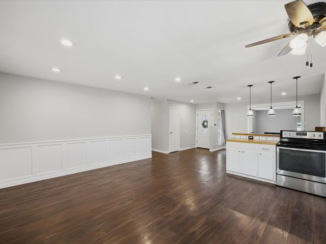 2732 Foxcroft Circle, Denton, TX 76209