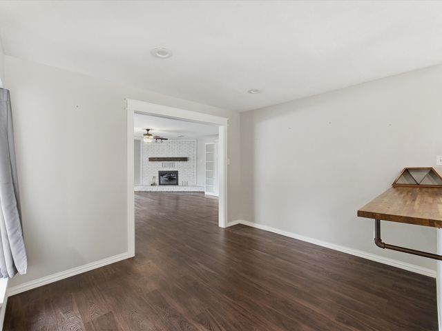 2732 Foxcroft Circle, Denton, TX 76209