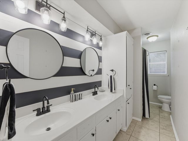 2732 Foxcroft Circle, Denton, TX 76209