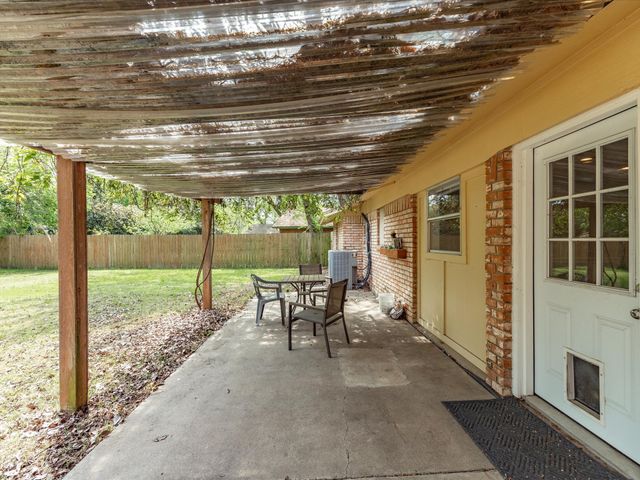 2732 Foxcroft Circle, Denton, TX 76209