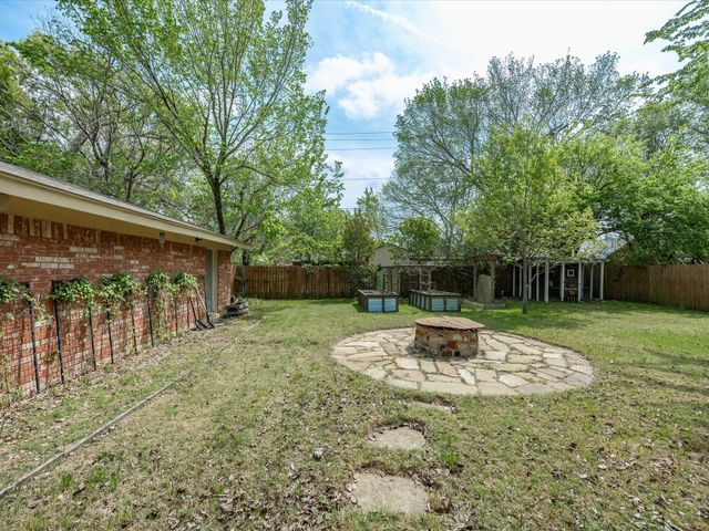 2732 Foxcroft Circle, Denton, TX 76209