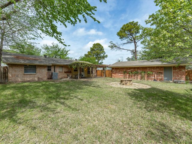 2732 Foxcroft Circle, Denton, TX 76209