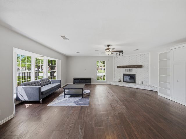 2732 Foxcroft Circle, Denton, TX 76209