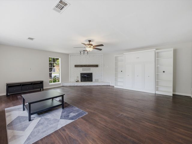 2732 Foxcroft Circle, Denton, TX 76209