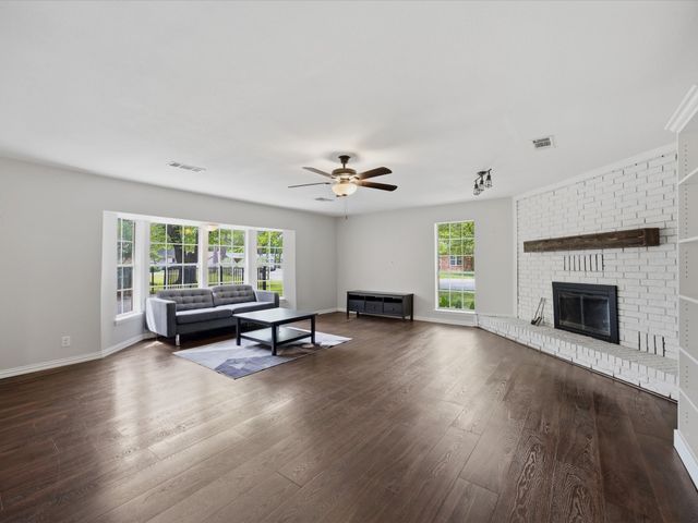 2732 Foxcroft Circle, Denton, TX 76209