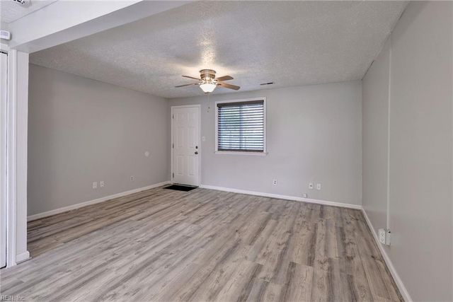 1338 Peabody DR, Hampton, VA 23666