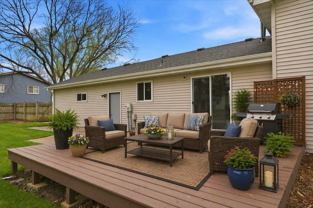 6560 49th Street N, Oakdale, MN 55128