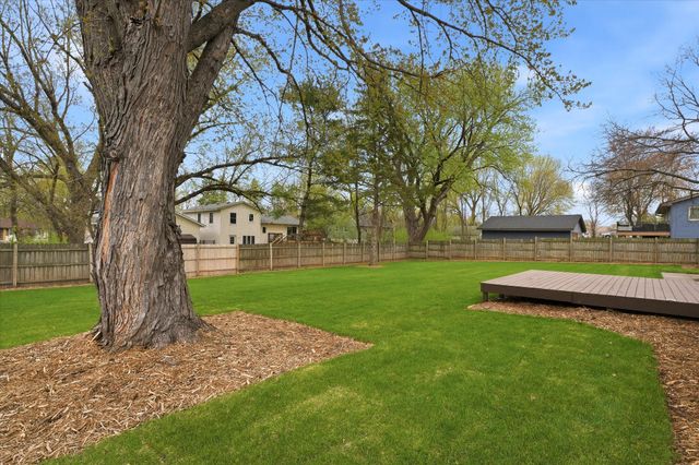 6560 49th Street N, Oakdale, MN 55128