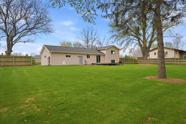 6560 49th Street N, Oakdale, MN 55128