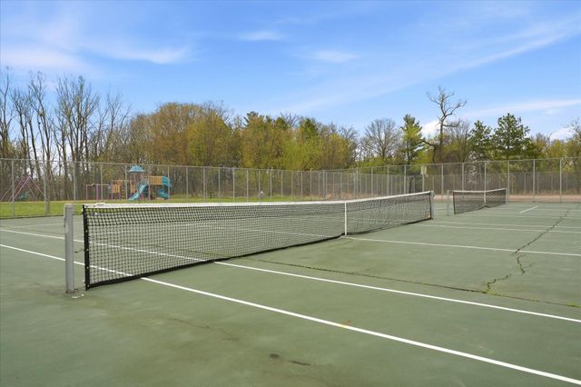 6560 49th Street N, Oakdale, MN 55128