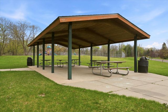 6560 49th Street N, Oakdale, MN 55128