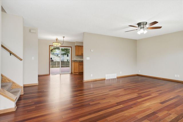 6560 49th Street N, Oakdale, MN 55128