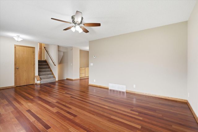 6560 49th Street N, Oakdale, MN 55128