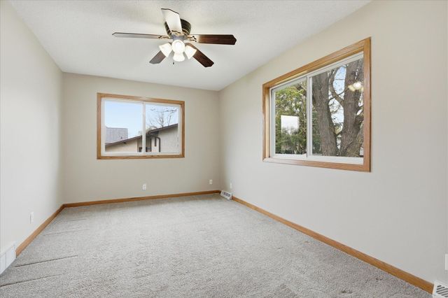 6560 49th Street N, Oakdale, MN 55128