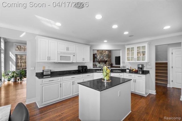 5146 Lagoons Circle 22, West Bloomfield, MI 48323
