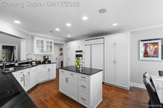5146 Lagoons Circle 22, West Bloomfield, MI 48323