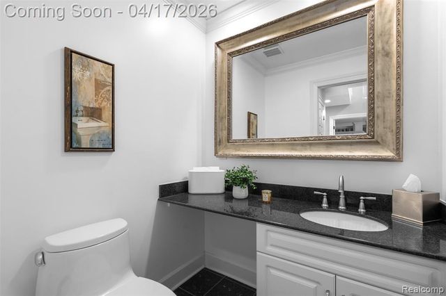 5146 Lagoons Circle 22, West Bloomfield, MI 48323