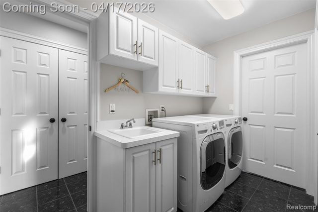 5146 Lagoons Circle 22, West Bloomfield, MI 48323