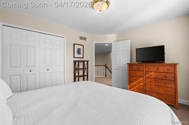 5146 Lagoons Circle 22, West Bloomfield, MI 48323